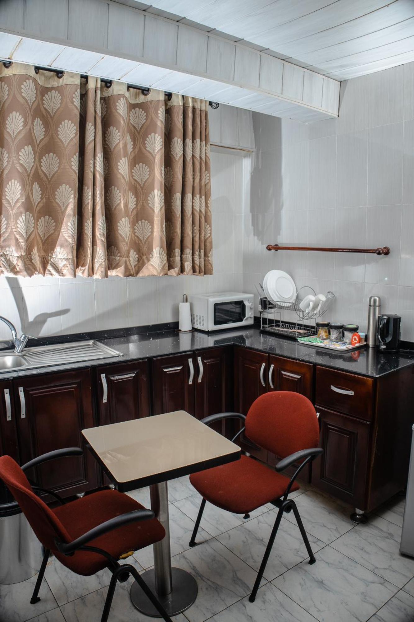 Stadium Hotel Кумаси Экстерьер фото